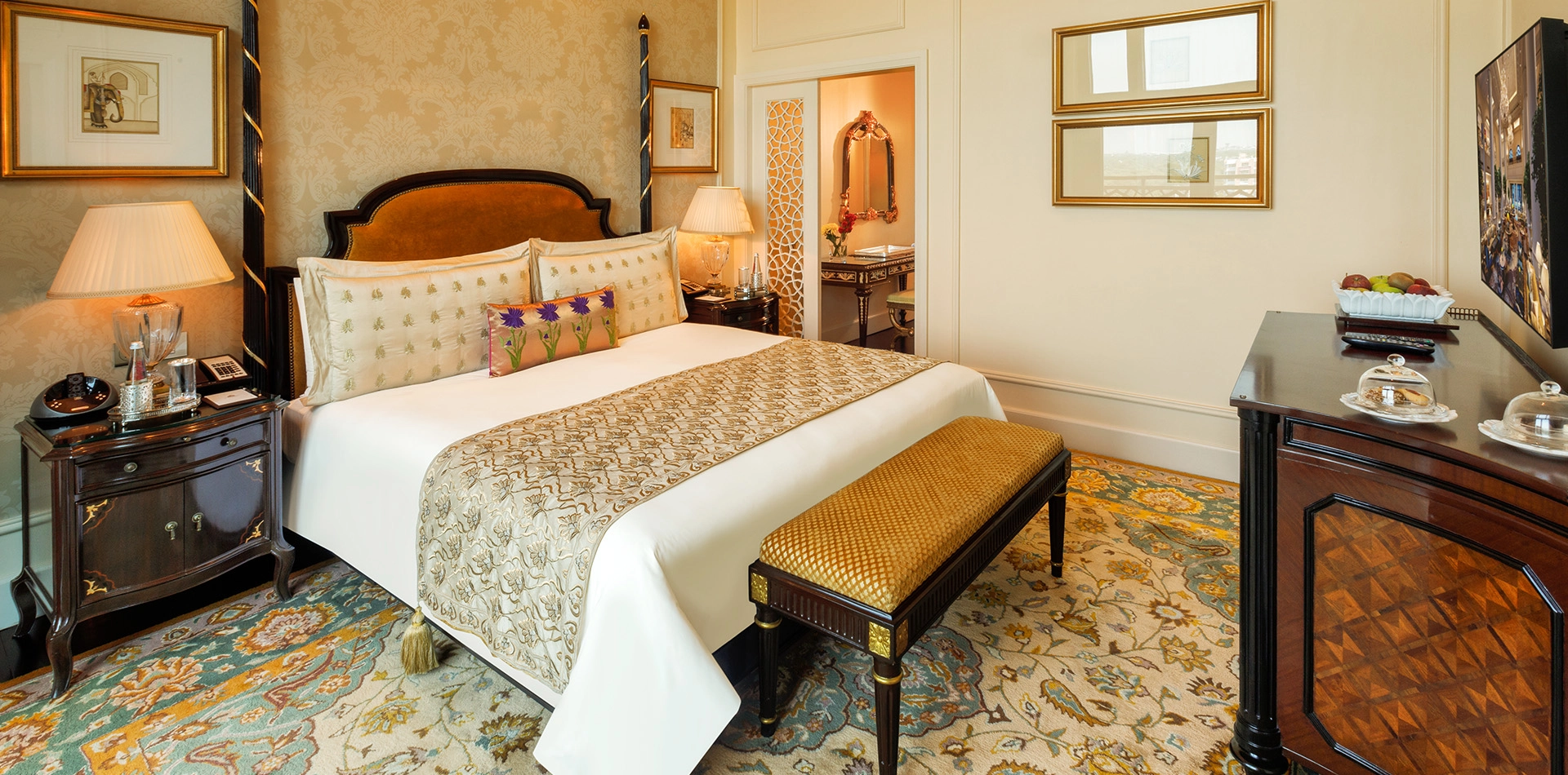 Luxury Suite at The Leela Palace New Delhi